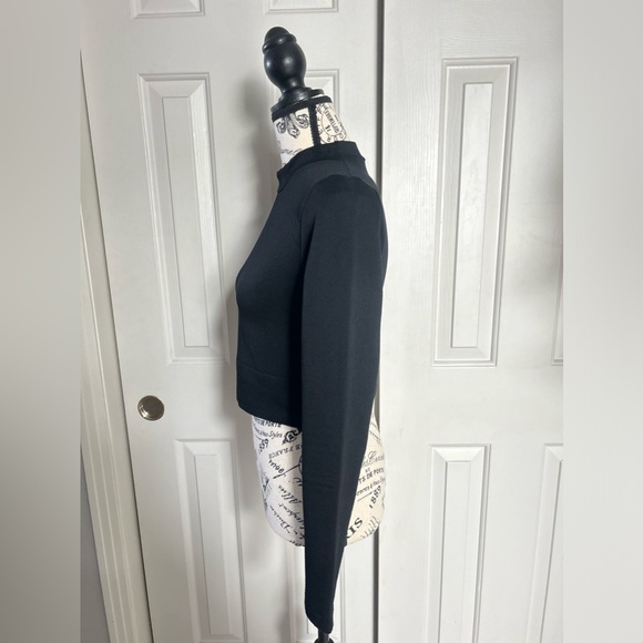 Cropped Long Sleeve Turtle Neck - Picture 2 of 3